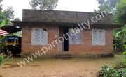 25cent land with small house for sale in Padinjarathara